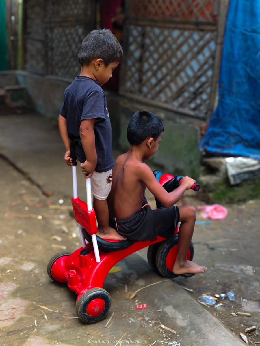 mdhossain5101's tweet photo. Sufait and Roman, #Rohingya refugee children find moments of happiness.

#moments #momentsofhappiness #documentaryphotograhy #rohingyatographer #evening https://t.co/09JhluouZL