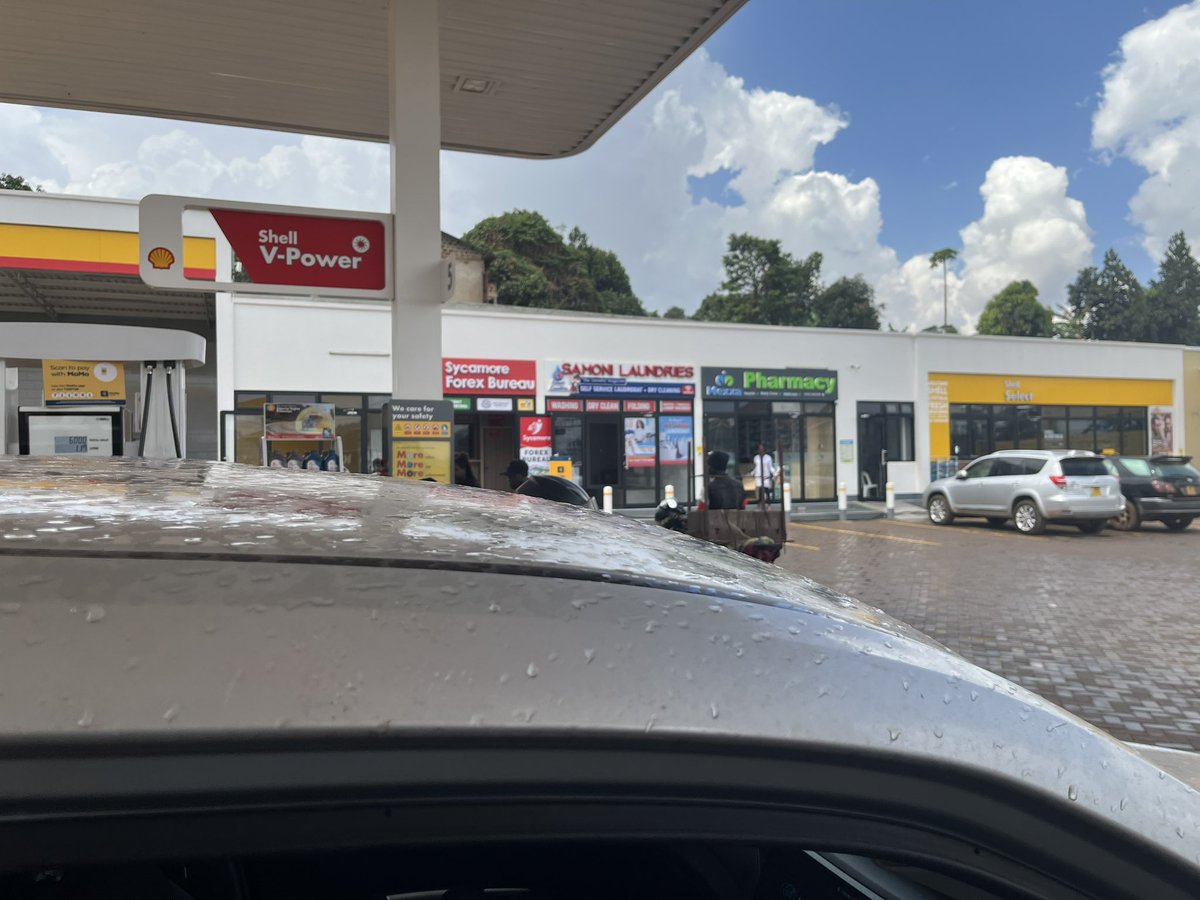 Fwallu1920's tweet photo. The best Fuel Station in the world kick Started the #BlackNovember thing by giving you Shell V-Power at a price that is the same as Shell FuelSave
From today up to 13th this months, visit any @Shell_Uganda to get the best fuel globally
#ShellQualityFuels https://t.co/gMs2YylZUG