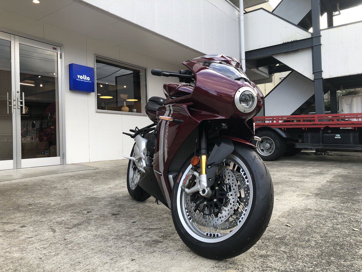 volto28's tweet photo. スーパーベローチェ98＆ブルターレ1000RRが入ってきました🔥🔥🔥

#volto 
#MVagusta 
#MVアグスタ 
#イタリア https://t.co/Vzc5l01w4m