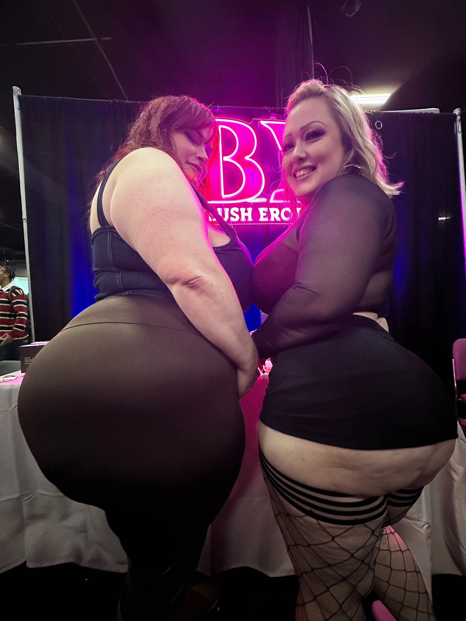 2 pic. I had great time with this gorgeous lady rite here! @asstynmartyn https://t.co/j60KArydM2