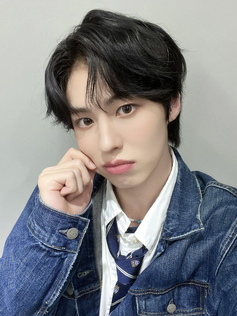 #AYDEN and his 🤏 pose 🦔🧡