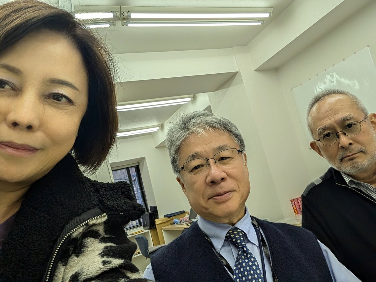 arimoto_kaori's tweet photo. 全員分のコーヒーが揃ったので、第１回「拉致対策本部」幹部会開催。 https://t.co/S8rOFot9bP