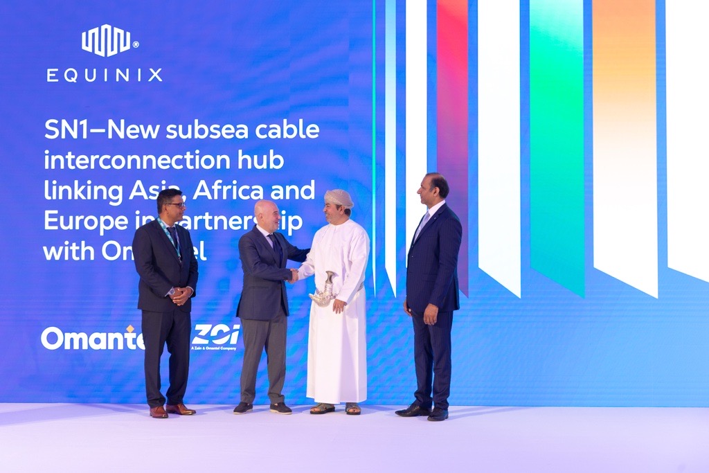 Equinix's tweet photo. #Oman's second carrier neutral #DataCenter has officially opened!

Built in cooperation with @Omantel, SN1’s unique location in #Salalah provides an important interconnectivity point for subsea traffic flows between Asia, Europe, and Africa.

Learn more: https://t.co/DTcQpIUNce https://t.co/1yDaiqaRpq