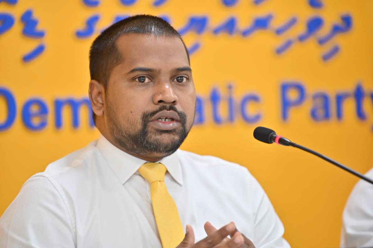 MDPSecretariat's tweet photo. އެމްޑީޕީން ބާއްވާ ނޫސްވެރިންގެ ބައްދަލުވުން ކުރިއަށްދަނީ.
#MdpPress https://t.co/5szsKb5LpH