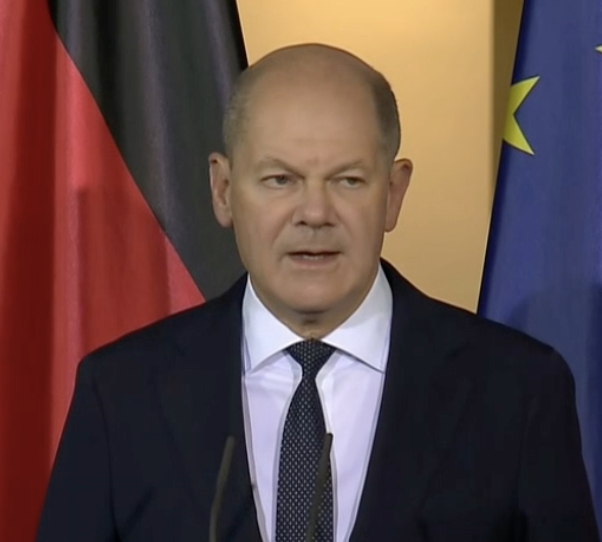 - Es ist keine Notlage, wenn man mitten in einer Energiekrise die eigenen Kernkraftwerke in die Luft sprengt!
- Es ist keine Notlage, wenn man zig Milliarden im Ausland verzockt, ob in Radwegen in Peru, Solardächern auf Algerischen Moscheen, oder Hühnerställen in China.
- Es ist