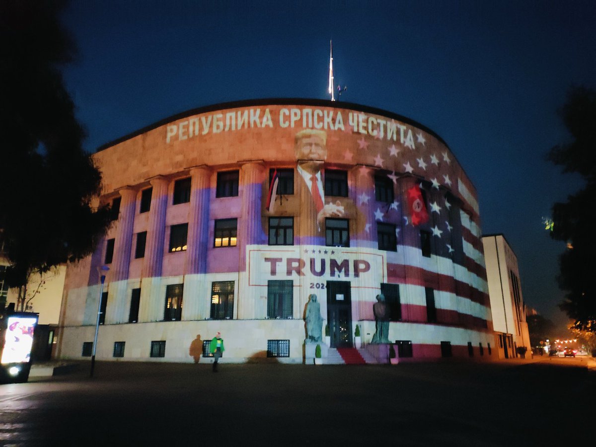 poremetej's tweet photo. Sramotno. Iz američkog čmara izgleda teče nutela https://t.co/BhitSqEQ3t