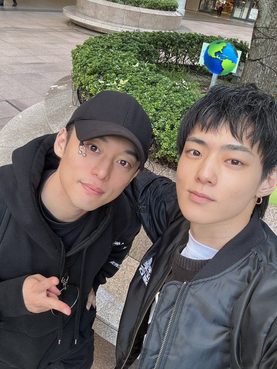 GAKU_kumazawa's tweet photo. 今日はお暇をどうぞ稽古前に

せいやさんと会いました‼️

ワーステファイトです！ https://t.co/7Z9dYXJwJu