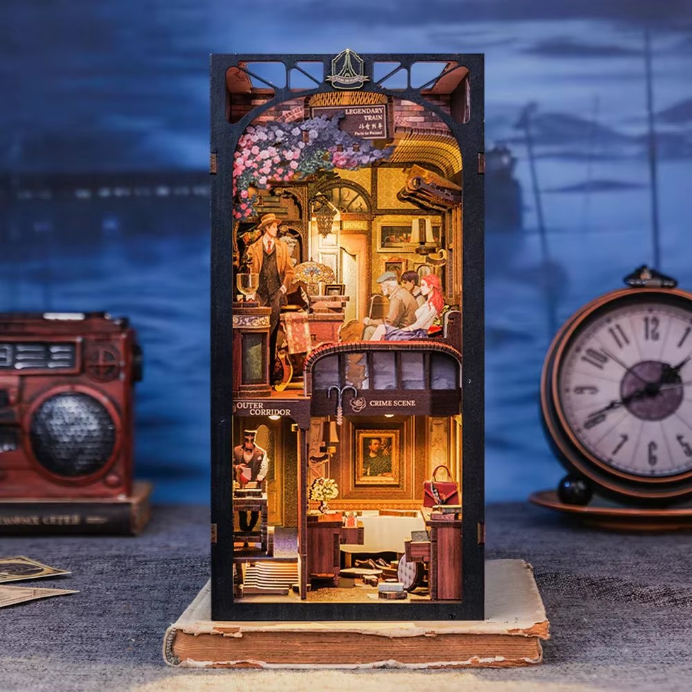 PrinceoRaditya's tweet photo. This bookend features a detective-themed train mystery with a touch of light &amp; dust cover.

👉Click &amp; Buy: https://t.co/XfBTvSLdAS
It’s the perfect gift for mystery lovers and a unique addition to any home library.
#DIYBookNook #DetectiveMystery #HomeDecor #BookLovers #Miniature https://t.co/UgWBKKLjFo