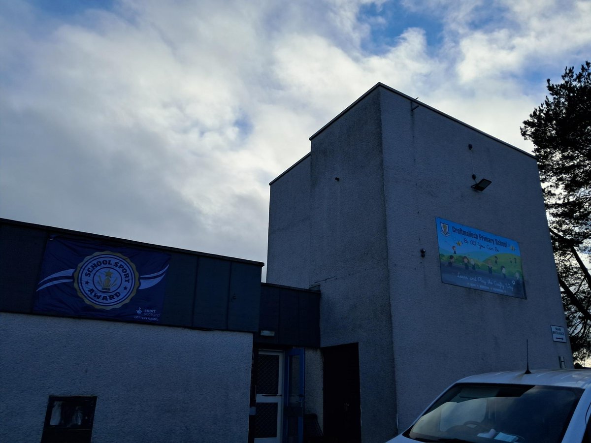 🏴󠁧󠁢󠁳󠁣󠁴󠁿Lovely to see <a href="/croftmalloch/">Croftmalloch Primary School</a> proudly displaying their <a href="/sportscotland/">sportscotland</a> flag for their recent 🥇GOLD🥇 school sport award.