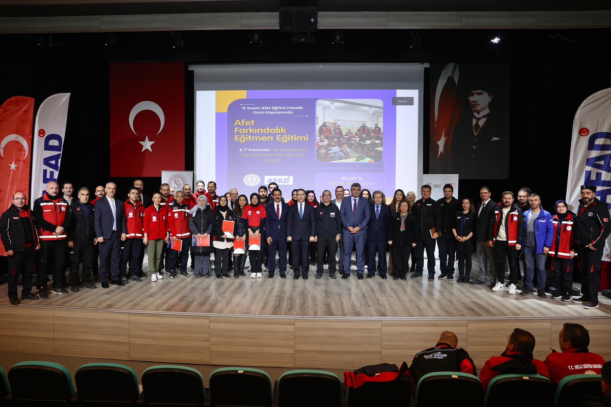 📍 KYK Soğancı Konferans Salonu

İçişleri Bakanlığı Afet ve Acil Durum Yönetimi Başkanlığı (AFAD) ile Millî Eğitim Bakanlığı işbirliğinde; 12 Kasım Afet Eğitimi Hazırlık Günü kapsamında pilot il olarak seçilen ilimizde başlayan “Afet Farkındalık Eğitmen Eğitimi”nin tanıtım