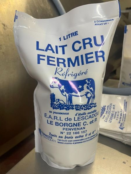 Je jette une bouteille à la mer, nous commercialisons en vente directe du lait cru, photo de nos sachets   aujourd’hui notre fournisseur de sachets plastiques arrête la fabrication .
