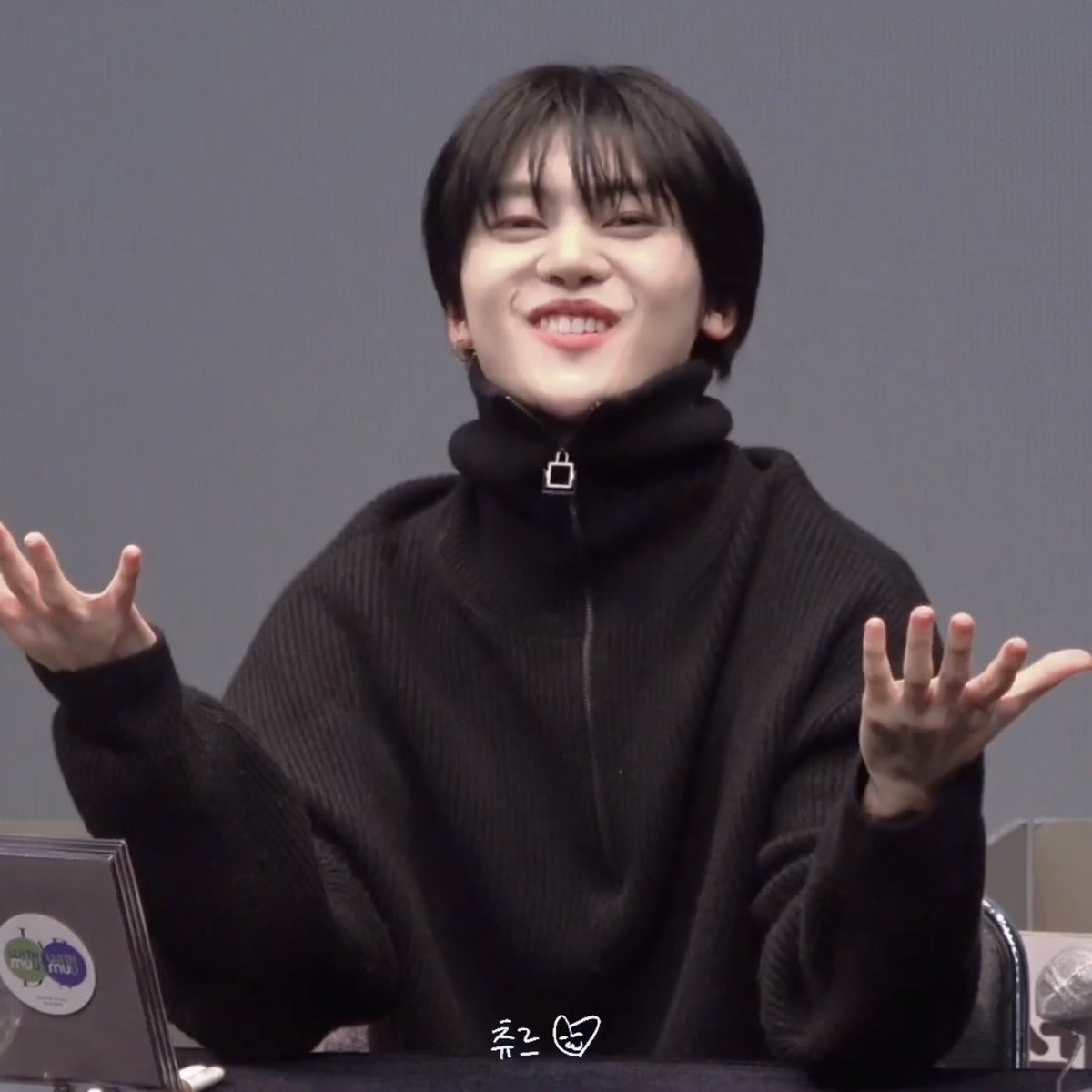 myseokryudan's tweet photo. matthew acting like he passed out bc he ate so much 😭😭😭 he's so cutie pie https://t.co/UvNQuf9bPy