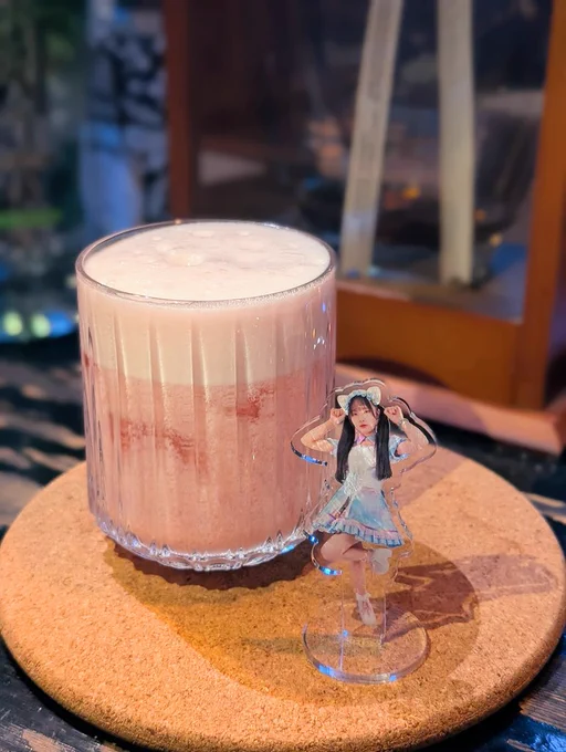 BARのマスターが作ってくれた特製ちなちゃんカクテル₍⁠₍⁠⁾⁠⁾ちなちゃんの担当カラーであるライトピンクをイメージしたノンアルコールカクテルです!!#鶴田ちなみ 