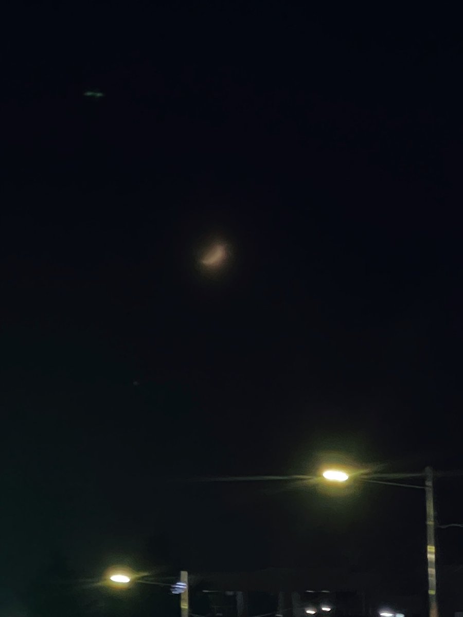 잔뜩 흐려진 달