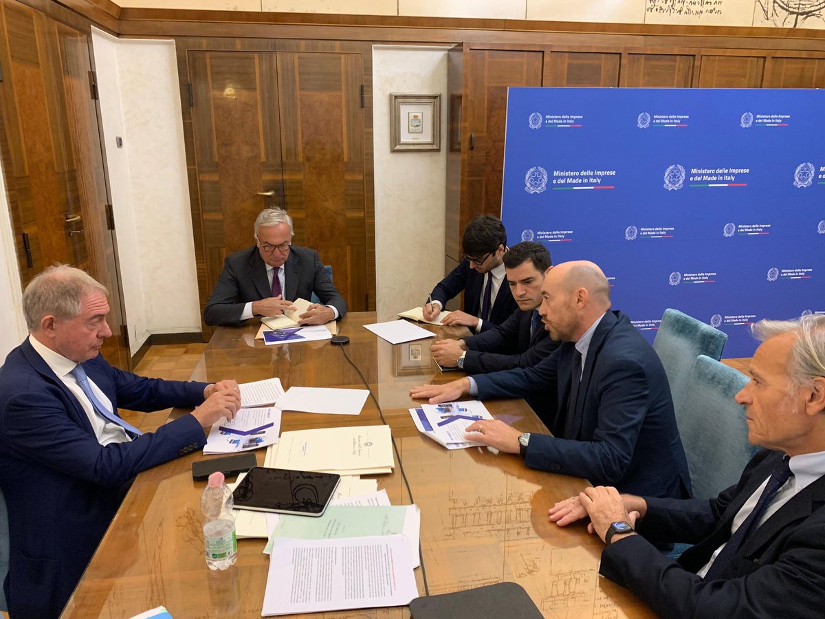 Il ministro <a href="/adolfo_urso/">Adolfo Urso</a> ha ricevuto a Palazzo Piacentini <a href="/PietrPiccinetti/">Pietro_Piccinetti</a>, amministratore delegato di <a href="/Infratel_Italia/">Infratel</a>.
Focus dell’incontro, il miglioramento delle #reti infrastrutturali e le azioni per mettere a sistema il patrimonio digitale nazionale.