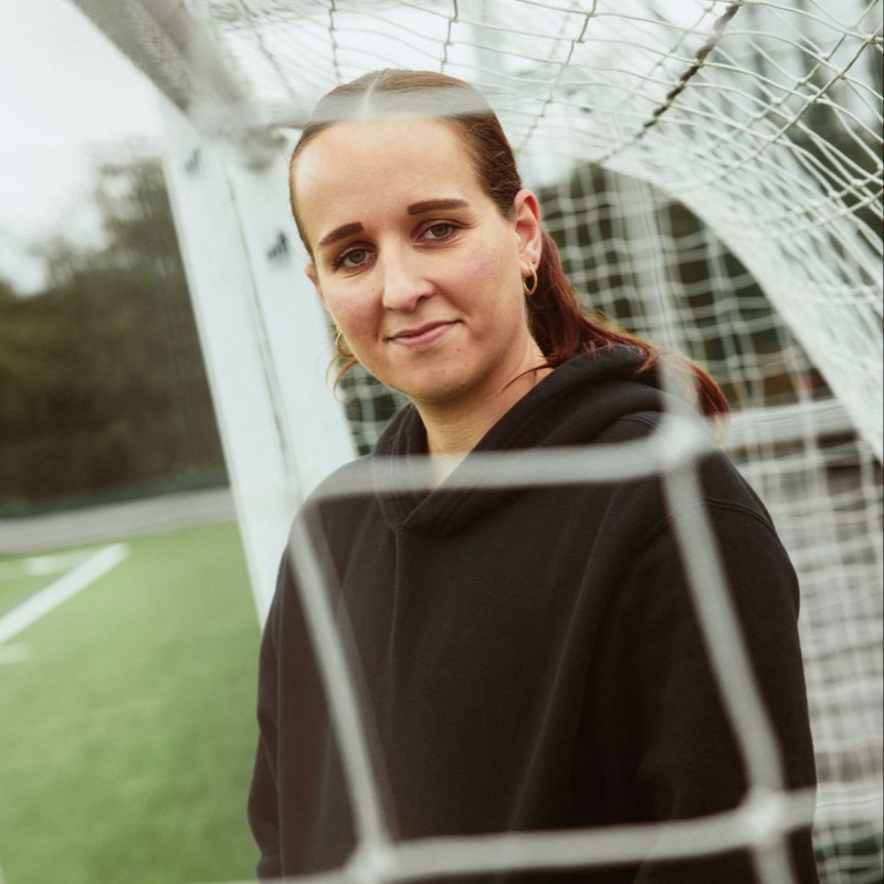 AFCBournemouthW's tweet photo. She’s intelligent, she’s highly-qualified, she’s a doctor and she’s a talented footballer 🍒⚽️

But according to her partner, she’s hopeless at pub quizzes! 😂

Get to know a little more about midfielder @ali_hall10 👇