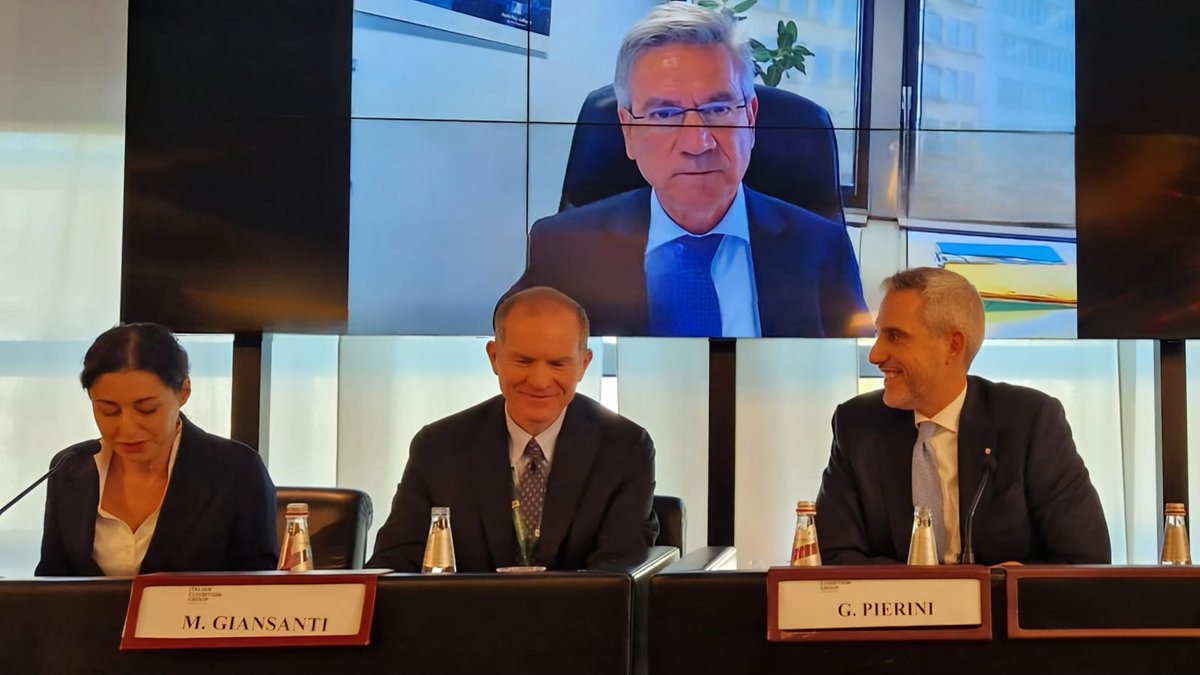 bascou_agri's tweet photo. Interesting discussion yesterday in @Ecomondo about how to reconcile economics and environment in agriculture. https://t.co/Pl4p19vAhU