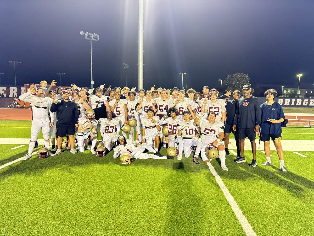 9th Crimson finishes the season with a win over Bridgeland 34-27 and a 9-1 overall record. Also, DISTRICT CHAMPS! Proud of these kids! #EATTNT #212 #FutureIsBRIGHT 💫