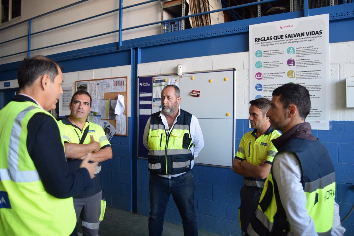 🤝 Enviamos ayuda a #Valencia en las zonas afectadas por la #DANA
👷 14 trabajadores de #Roquetas, #Marbella, #SanFernando, <a href="/Aguasvira/">Aguasvira</a> y <a href="/Emasagra/">Emasagra</a> se han desplazado a la zona para ayudar en lo necesario para restablecer el servicio de aguas
🌐 hidralia-sa.es/-/hidralia-env…