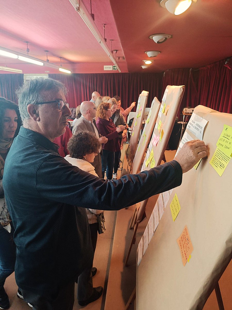 Ahir vam ser a la segona sessió dels pressupostos participatius de Sant Quirze de Besora,  en què es van definir propostes per cobrir les necessitats identificades a la primera sessió. 
Gràcies a tothom qui hi va participar aportant els seus coneixements!
<a href="/AjStQuirzeB/">St Quirze de Besora</a> <a href="/laradacoop/">L'Arada Creativitat Social</a>