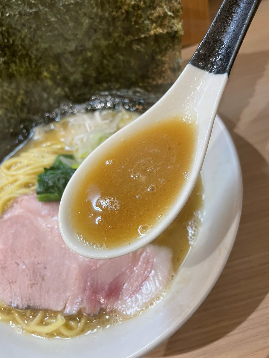 麺 鍾馗🍜
 11月限定
【家系風】

白湯系なややトロみを感じるしっかりした味のスープ☀️

モチモチな麺が旨し！😁

デカ海苔のフォルムとちぎりながら食べるのが斬新✨美味かった😎
#ラーメン
#家系風
#麺鍾馗