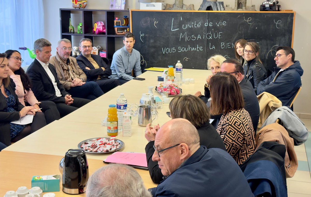 GrandArras's tweet photo. ✅suite de la journée immersion à l’EPDEF, qui accueille des enfants placés par l’Aide Sociale à l’Enfance
Un projet partenarial a été mis en place avec la CUA et les étudiants de l’IFSI auprès des enfants de 6 à 12 ans sur l’hygiène de vie : alimentation, santé… https://t.co/gXiwTxPwLI