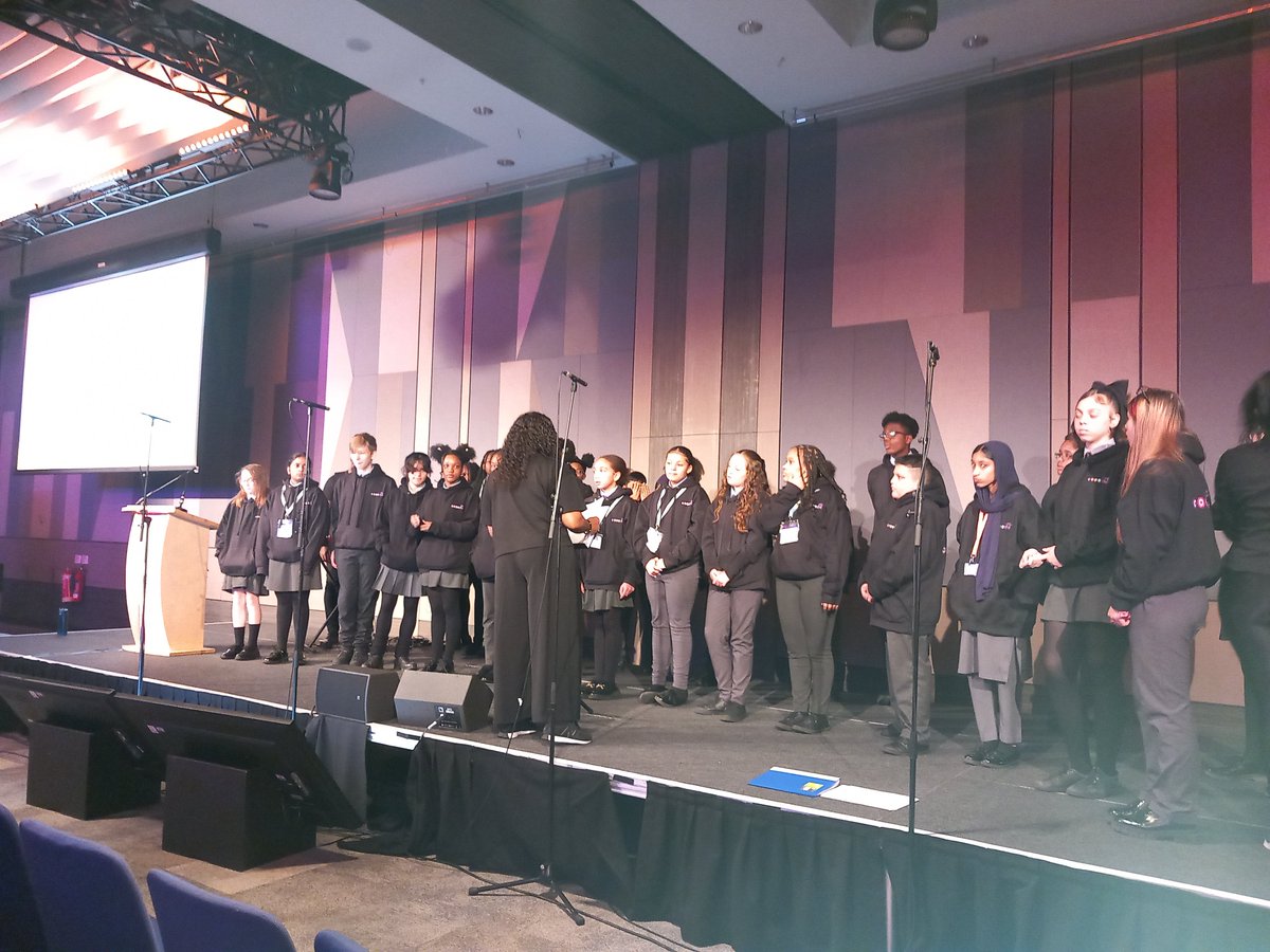 JemimaCattel's tweet photo. A fantastic way to open the @UKYouth Joined up Summit. @COREeducate's COREus trust wide choir, bringing the positivity and hope.@COREArenaAcad @CORECityAcademy @COREJQAcademy @CORERockwood https://t.co/o9H4WOkVbG