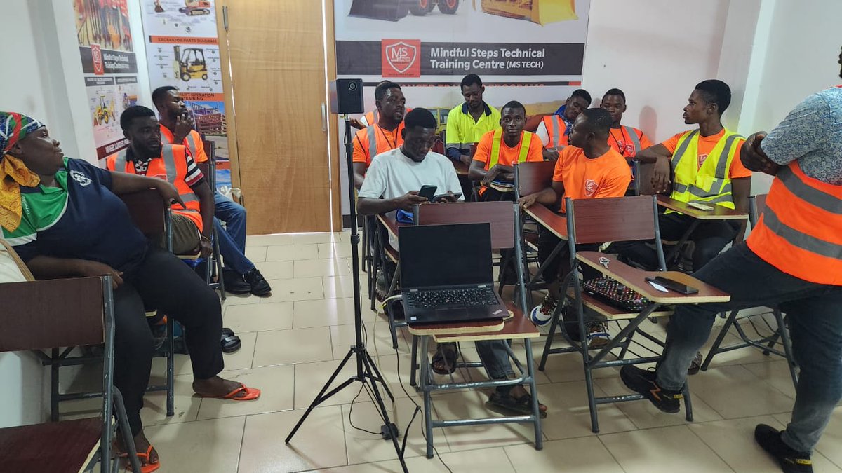FOCHASS22's tweet photo. Join our forklift training session coming Monday be part of this Discount from now to December call and make enquiries 0246216106. 

#5ginghana #fpyシ #GTVNews #heightlight #foryouシ #Trump2024 #TRUMP2024ToSaveAmerica #UnitedStates #barcelona #Geaune #Wisconsin https://t.co/QHD9ngWhXU