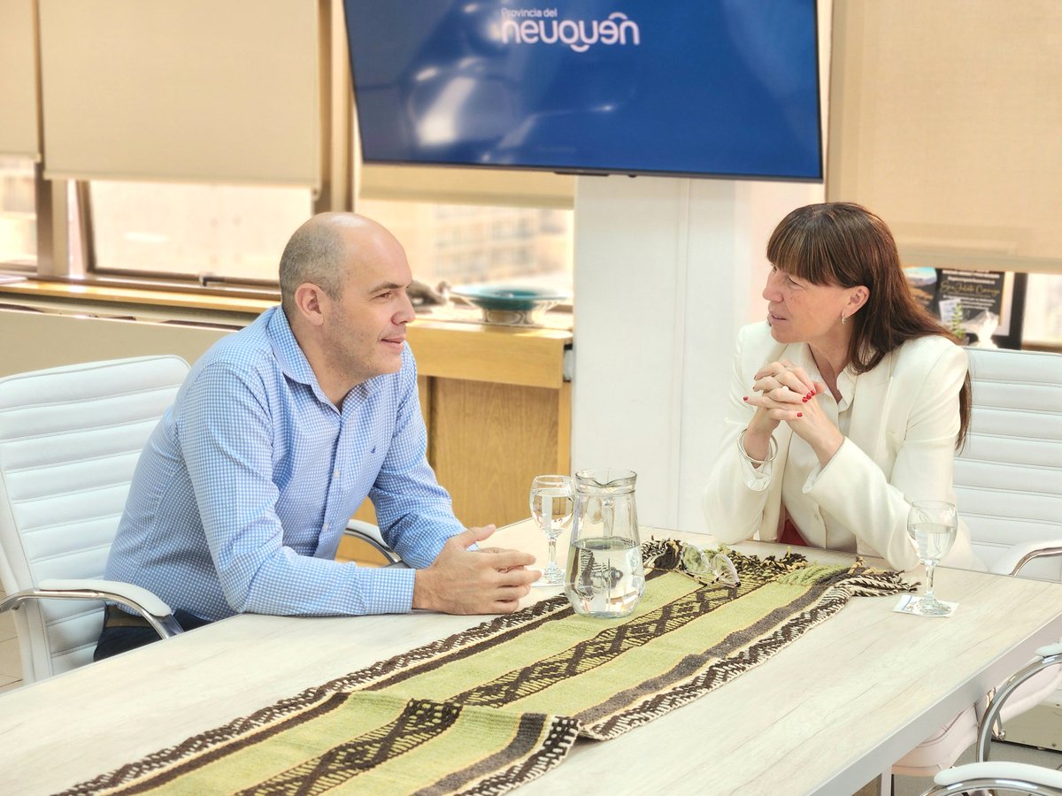 Con Esteban Cimolai, intendente de Centenario, comenzamos la mañana trabajando en equipo para seguir fortaleciendo la localidad y el bienestar de su gente.