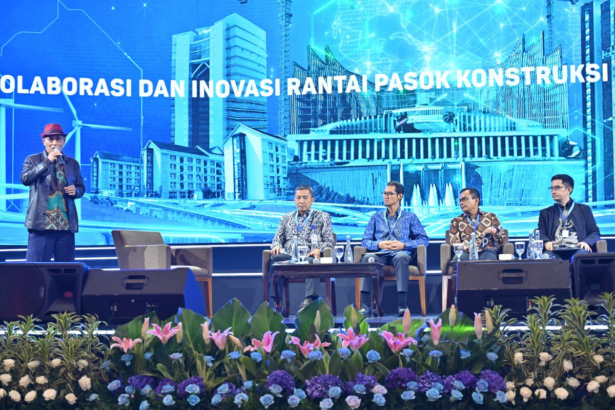 Konstruksiind's tweet photo. 🔹 Rantai Pasok Conference di Konstruksi Indonesia 2024 🔹

Hari ini, para pakar industri berkumpul di Rantai Pasok Conference untuk membahas strategi penguatan rantai pasok konstruksi! 🌐🔗

#KonstruksiIndonesia #RantaiPasok #InfrastrukturBerkelanjutan #KI2024 https://t.co/486SbgK4hP