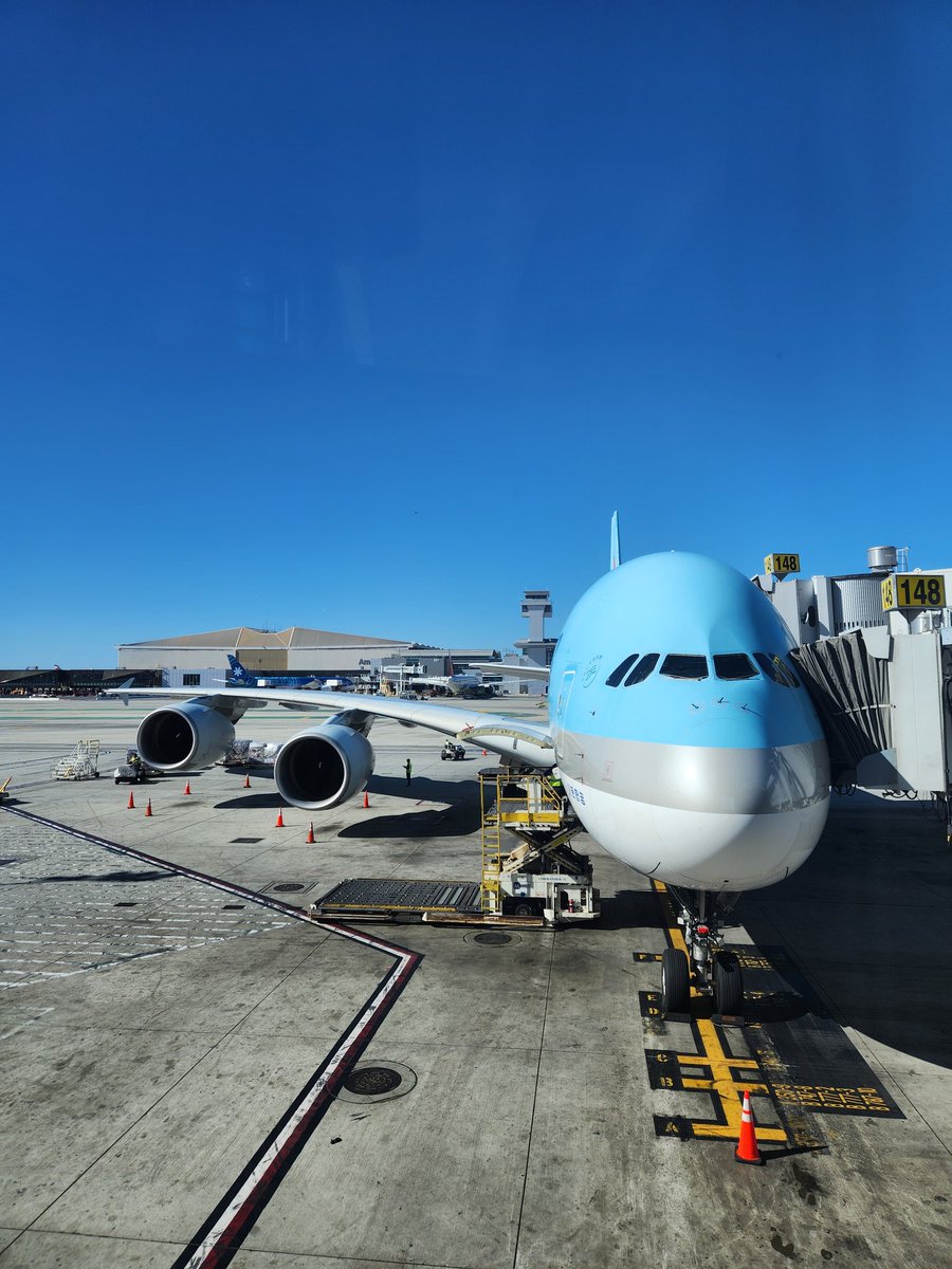 WanderingHartz's tweet image. Thailand, here we come! Our first time in Asia. 🤗