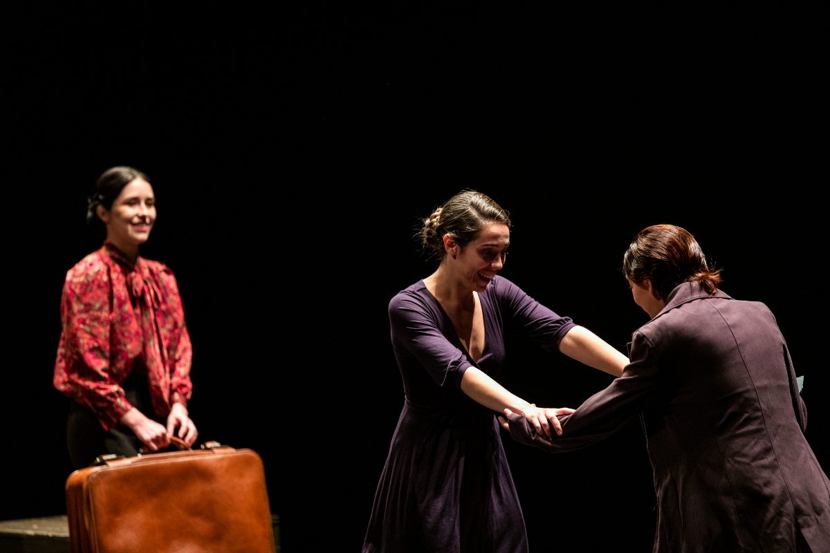 nave_73's tweet photo. 🎭 Hoy en #Nave73 'Las niñas de Humenné' nos lleva a la historia de las primeras jóvenes judías en llegar a Auschwitz y las últimas en salir. Una obra conmovedora que no te puedes perder.

🕗 20h. 🎟️ https://t.co/AxFJskkDRO
#TeatroMadrid #AgendaCultural #OcioMadrid https://t.co/7gwe4tH5cx