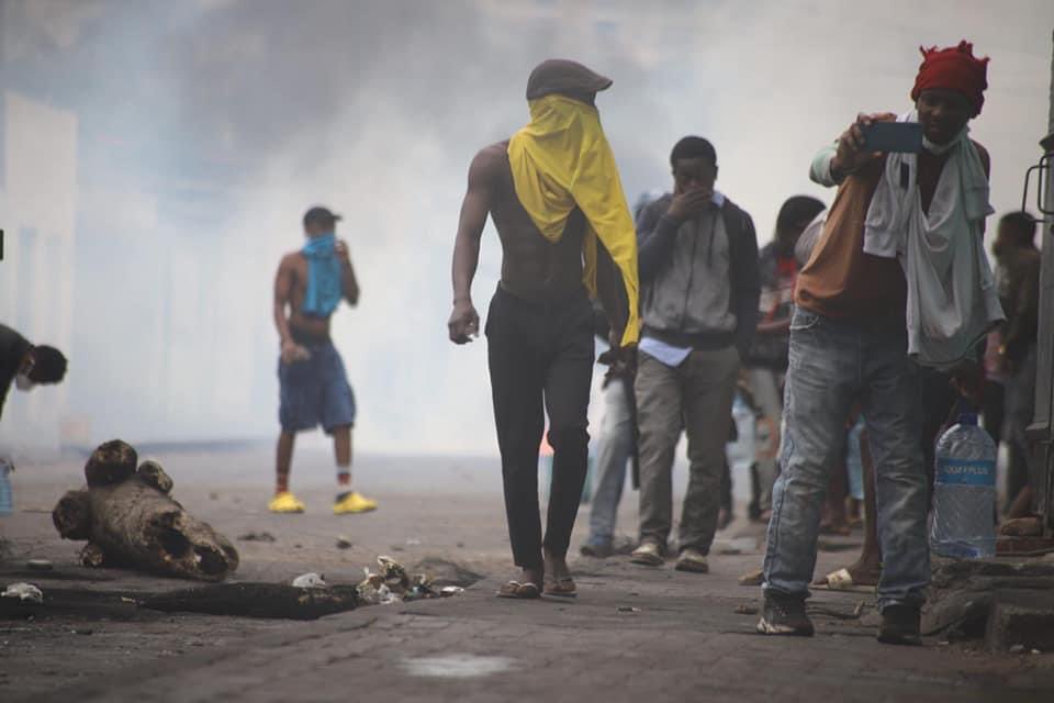 mozinforma's tweet photo. ‼️ As manifestações continuam na Cidade de Maputo. https://t.co/e4w8ZVxlov