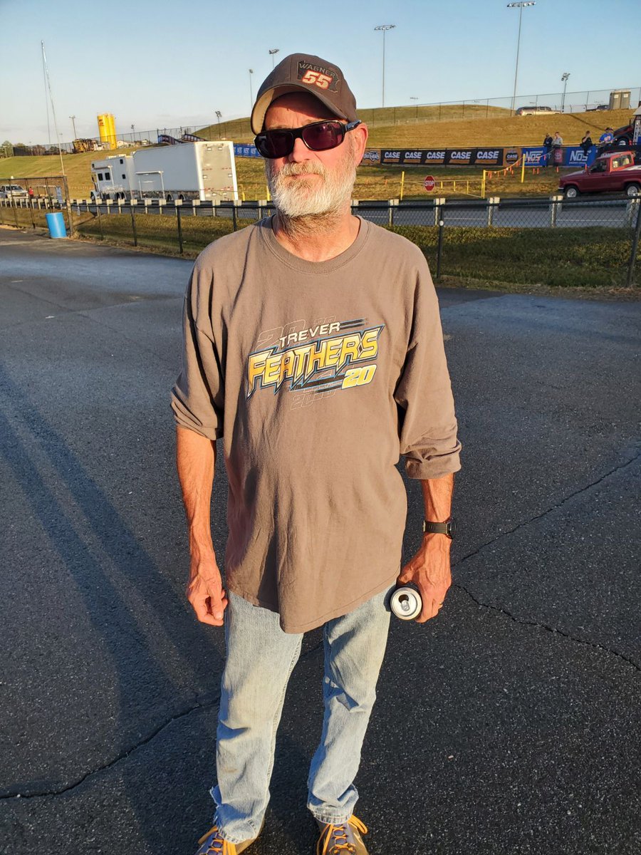 🥇FAN FRENZY!  We spotted Jeff Showers at the World Finals this week showing his support for Trever Feathers! (<a href="/TFeathersRacing/">Trever Feathers Racing</a>)