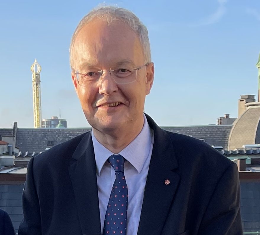 CefasGovUK's tweet photo. Congratulations to Carl O'Brien and Sally Songer from @CefasGovUK who started new roles as President and UK Delegate for @ICES_ASC on Nov 1. Looking forward to our continued #collaboration and #leadership in marine science. 

Read more: https://t.co/QwUGhrdt2d https://t.co/oITMeNltrb