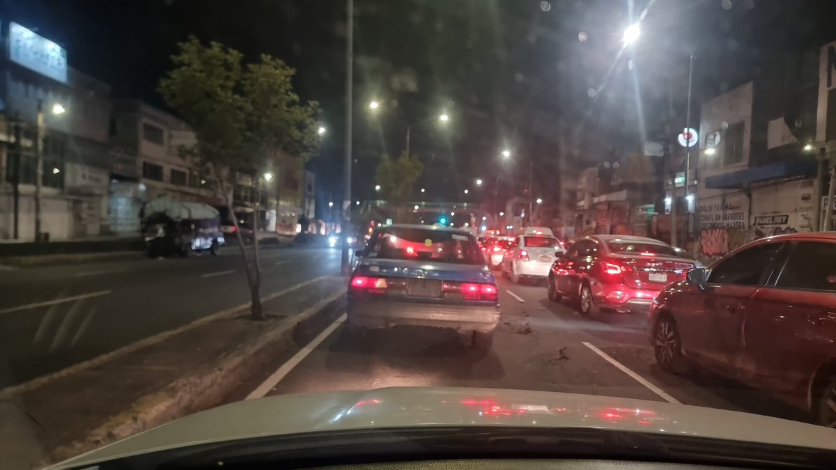 vugopralaz's tweet photo. @UCS_GCDMX @TlalpanAl @Gabyosoriohdz @SSC_CDMX @ImagenTVMex @telediario @TlalpanVecinos Son las 6am #picachoajusco frenado transporte público y Particulares en sentido contrario, @Gabyosoriohdz @TlalpanAl que tenemos que hacer para que hagan su trabajo y pongan orden, tenemos que salir a las 4am ya no dormiríamos, URGE POLICIAS DE TRANSITO QUE AGILICEN LA BAJADA. https://t.co/v5S852XOF4