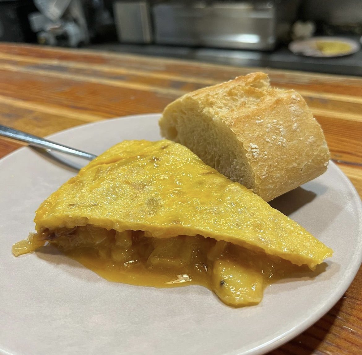 PabloLazaroCa's tweet photo. Cuatro de mis tortillas de patata predilectas de Valladolid. Por orden de aparición: Castizo, Postal, Tigo y Migo, Vayco. https://t.co/gRoewvjzQi