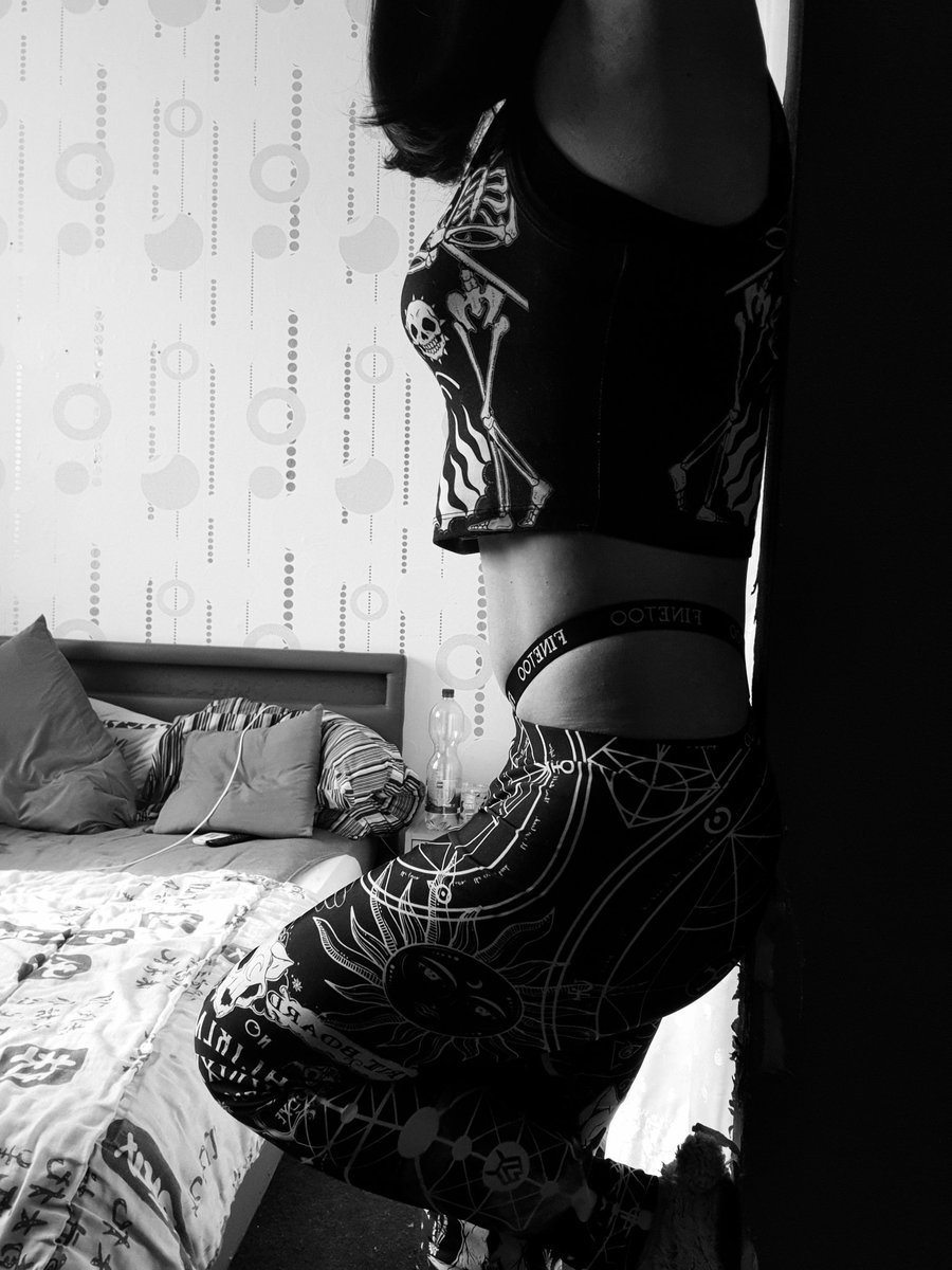 __Yukinoa__'s tweet photo. #beautiful #bikergirl #bikers #bikerlife #biker #ridergame #reels #rider #trans #girl #goth #gothgirl #emo #skirt #gamer https://t.co/SHGVkjN7mb