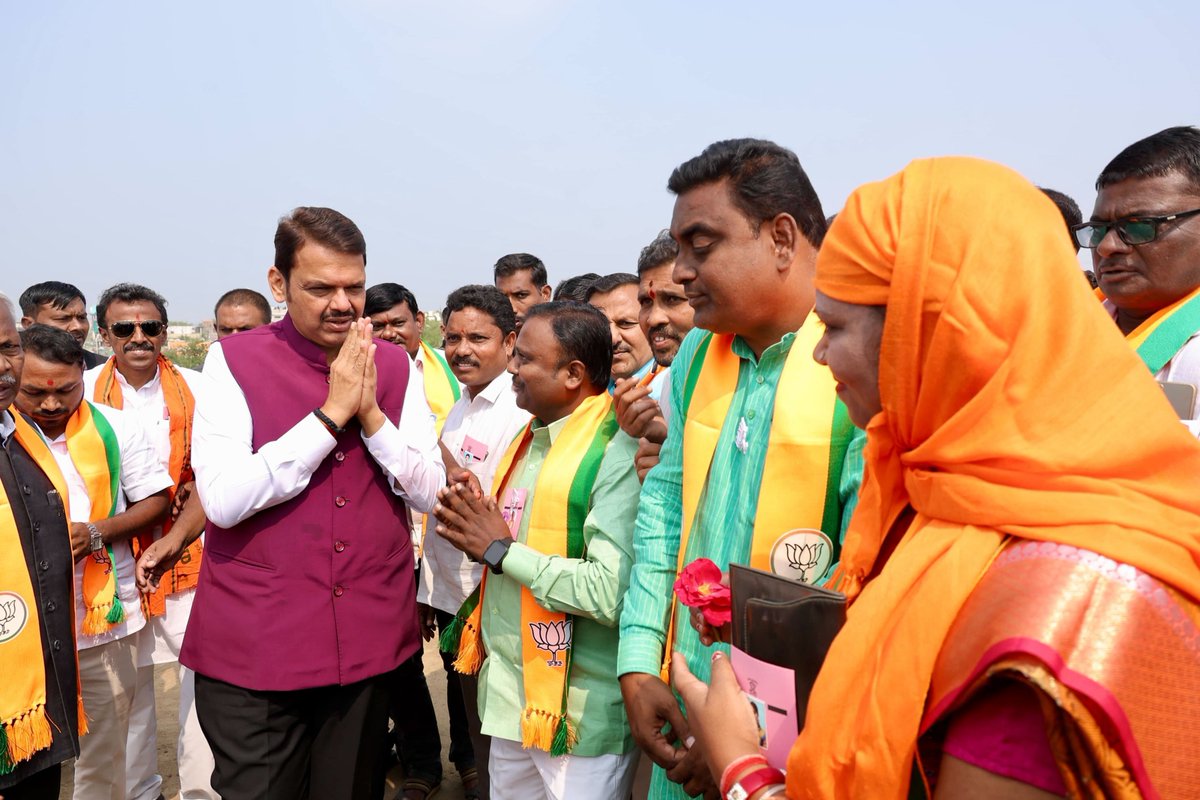 Dev_Fadnavis's tweet photo. 🕧 12.30pm | 7-11-2024📍Kinwat, Nanded | दु. १२.३० वा. | ७-११-२०२४📍किनवट, नांदेड.
🔸 Arrival at Kinwat, Nanded
🔸 किनवट, नांदेड येथे आगमन
🔸 किनवट, नांदेड़ में आगमन
#Maharashtra #Nanded #Kinwat https://t.co/bRYEabv9Vw
