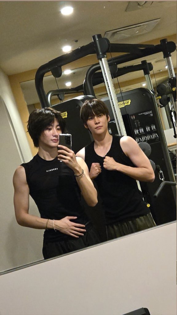 antonisbabo's tweet image. 야..