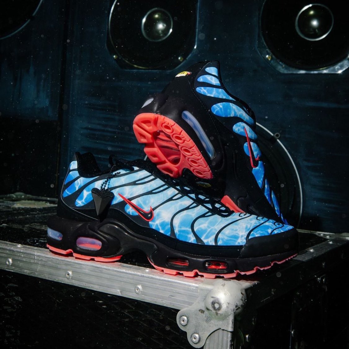 Sneakerologue's tweet photo. AD: Nike Air Max Plus "Shark Attack" dans 15mins 🦈

💶: 200€ (homme), 150€ (GS)

Liens => 

H: https://t.co/xUmIAIP5qw
GS: https://t.co/mRGE80R4uf https://t.co/LqLu6e9MsB