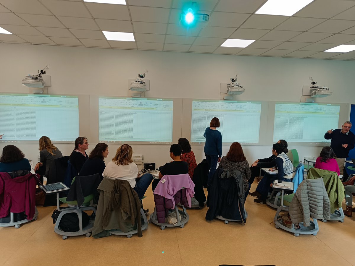DUPUYFrdric1's tweet image. &quot;Impact des données d’entrée sur les réponses des IA génératives&quot;, un atelier mené avec @AudeThepault à @INSPEacBordeaux dans le cadre d&apos;une journée d&apos;étude #iA dans les espaces docs. #prompt, #datas, #EspritCritique... Merci pour les échanges !