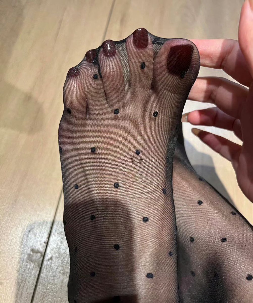 喜欢腿多一点还是jio多一点呢😳😳😳 https://t.co/L6xilb37DS
