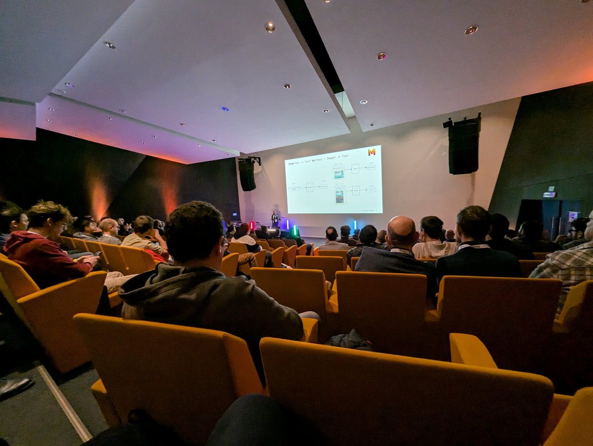 Here we go for a packed day of conferences at <a href="/DevDayBE/">DevDay</a>