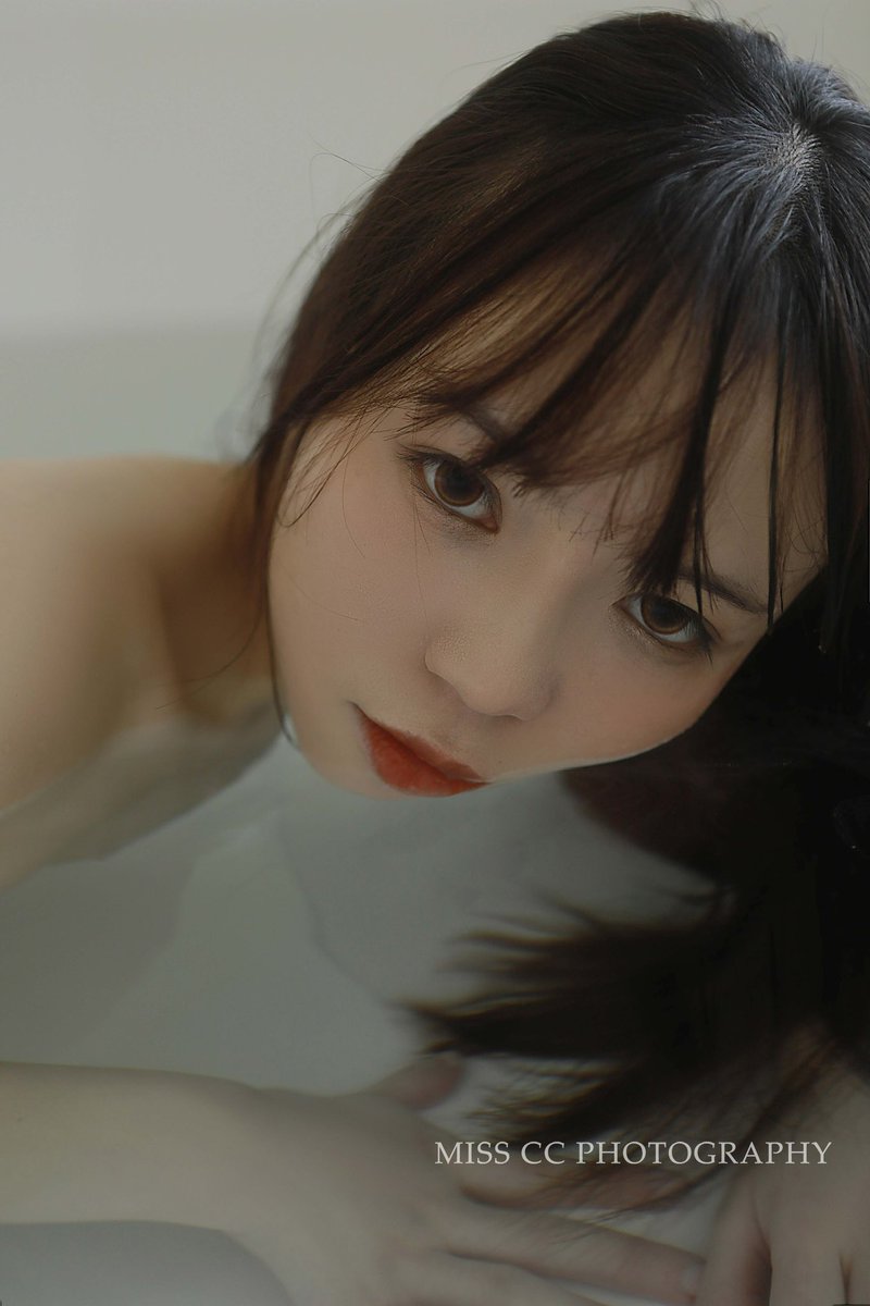 慢吞吞的小孩也有自己的玫瑰海

摄影/@misscc520 
出镜/@xiaoxiaocute5 

#私房摄影 #私房写真 #私房照 https://t.co/VQbFM33sSF
