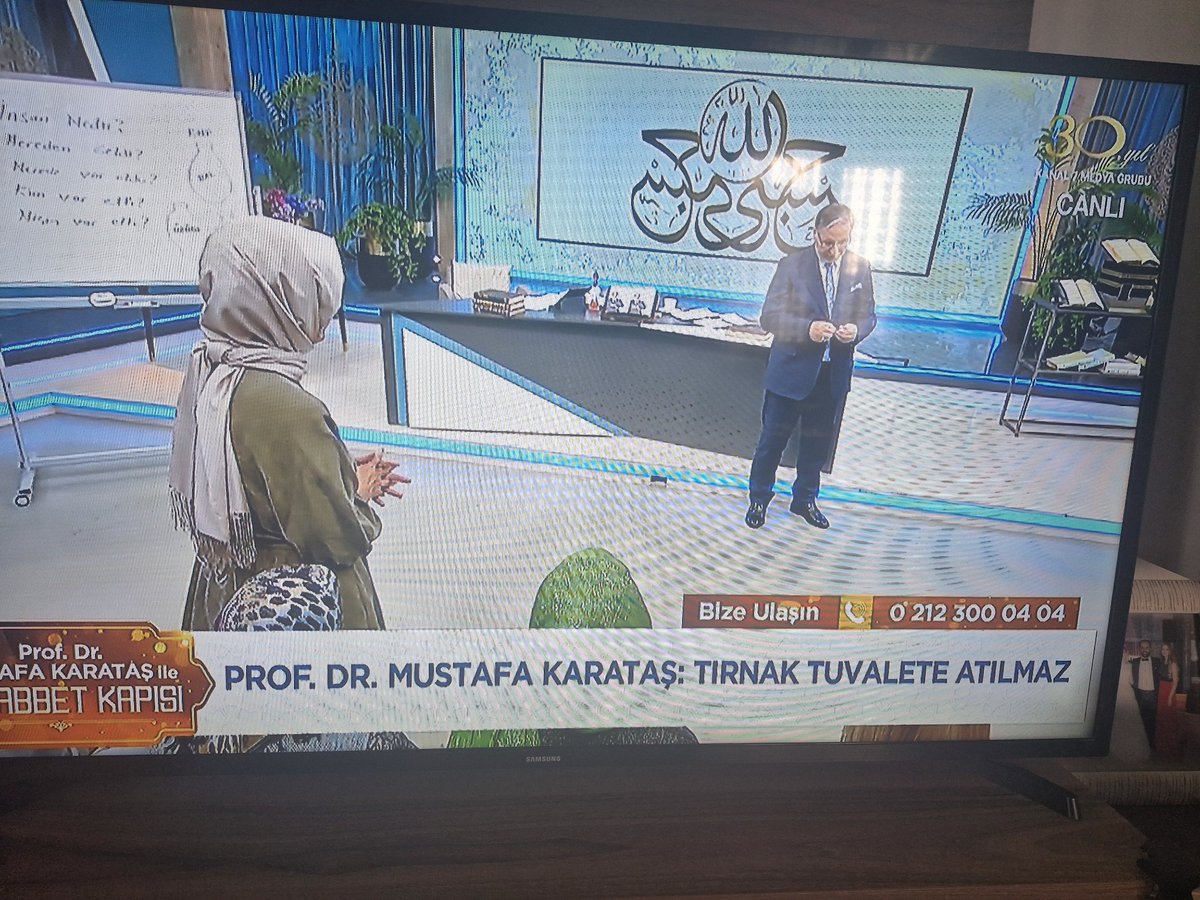 Günaydın Türkiye, gelişmiş Ülkeler insanlığa nasıl faydalı olabilirizi araştırırken bizim Prof ekranda tırnak kesme dersi veriyor,şimdi dağılabilirsiniz...