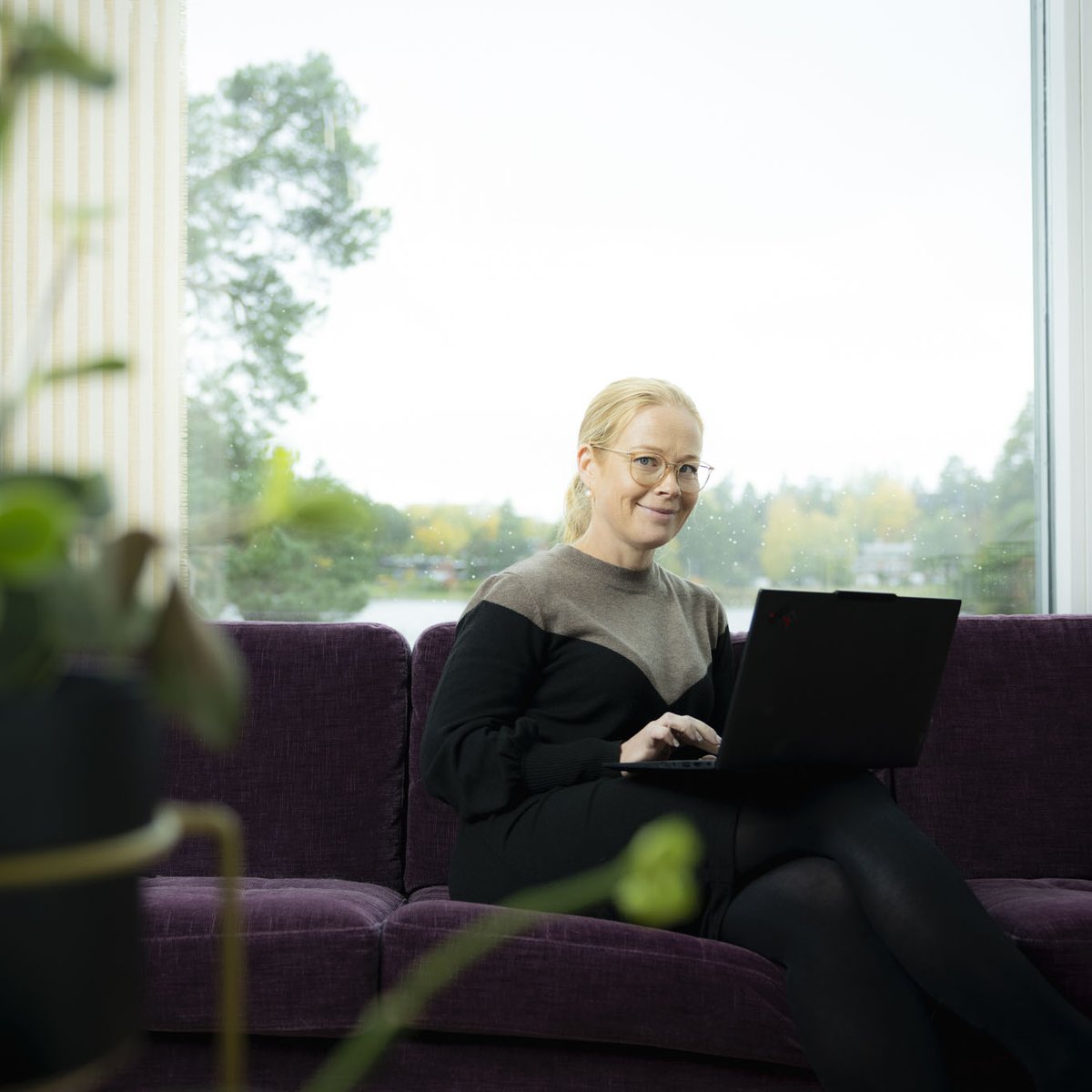 Marraskuun Kiinteistölehdessä perehdytään valokuituun, jonka suosio on räjähtänyt. Myyntipuheissa lupaillaan nopeaa valmistumista, mutta As Oy Airoranta 1:n valokuituyhteys valmistui yli vuoden luvattua myöhemmin.

Lue lisää ensi viikolla ilmestyvästä lehdestä! 

📷 Pekka Rousi