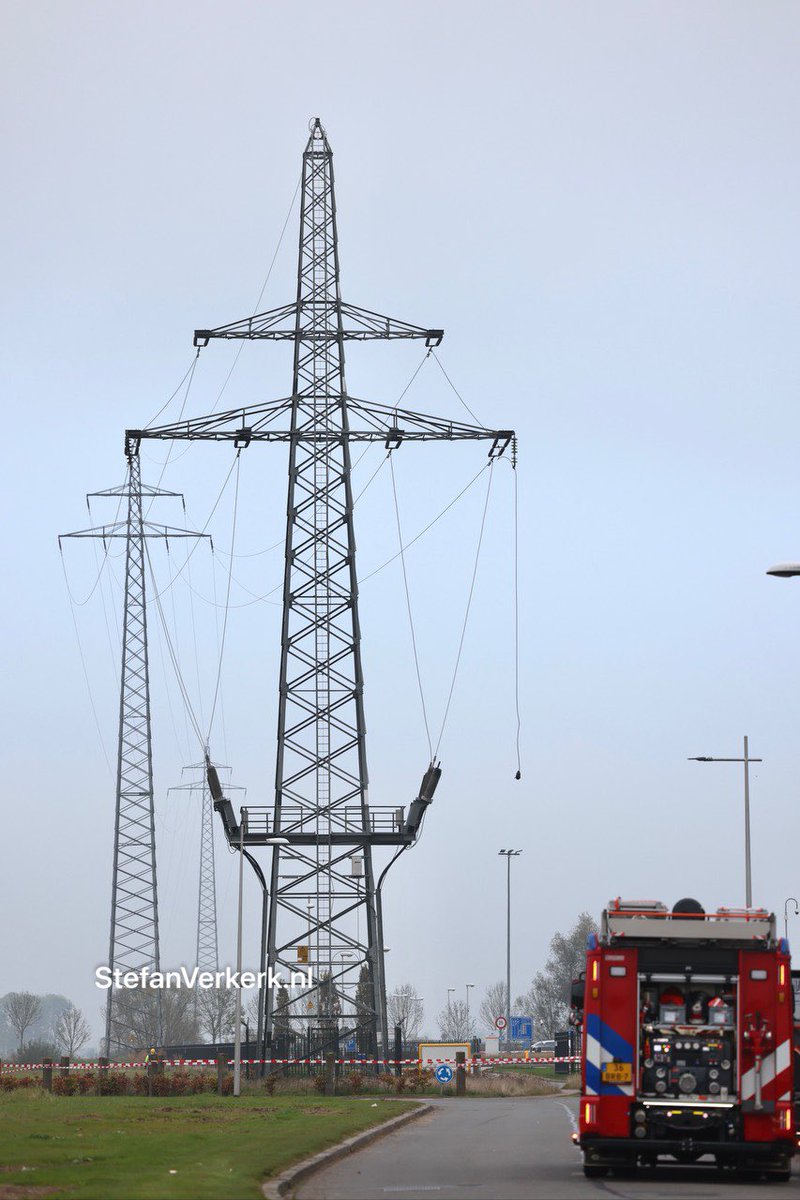 Losgeraakte hoogspanningskabel zorgt voor brandweeralarmering in Kampen