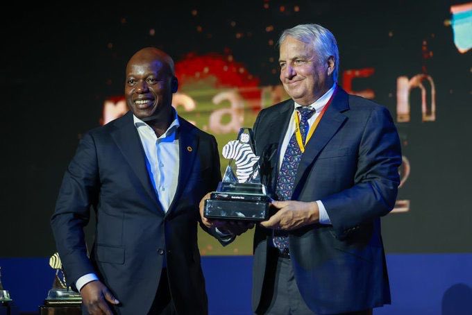 TheSilvapr_'s tweet photo. Congrats to @Oando_PLC as Group CEO, Adewale Tinubu won the ‘Deal of the Year’ award at @Real_AEW for the major acquisition of Nigerian Agip Oil Company (NAOC). Celebrating 30 years in energy and their second big oil deal in a decade. #OANDOFuture https://t.co/paesrgwPCT