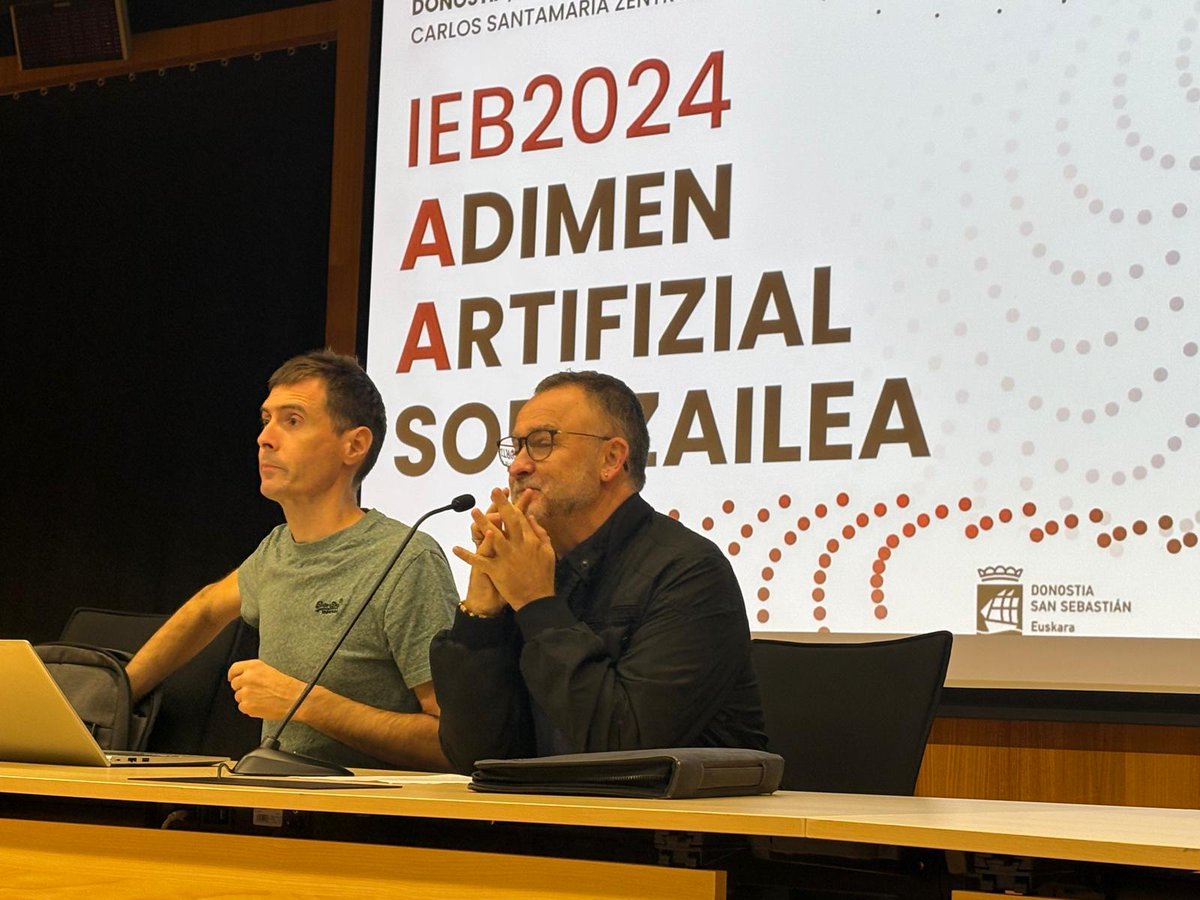 ueu_orokorra's tweet photo. Informatikari Euskaldunen XIII. Bilkura antolatu du gaur UEUren Informatika sailak, Adimen Artifizial sortzailea ardatz hartuta.
Jardunaldiaren aurkezpena egiten ari dira @AitorBengoetxe6 UEUko zuzendaria eta
@aitzolete , jardunaldiaren koordinatzailea #IEB2024 https://t.co/XYdnz0tFDl